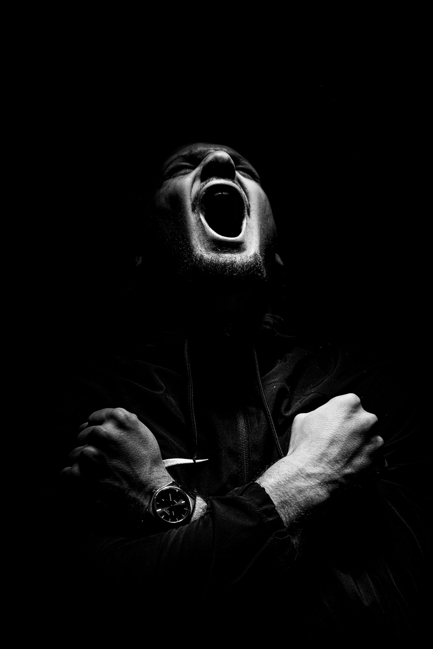 Cri, noir et blanc contrasté