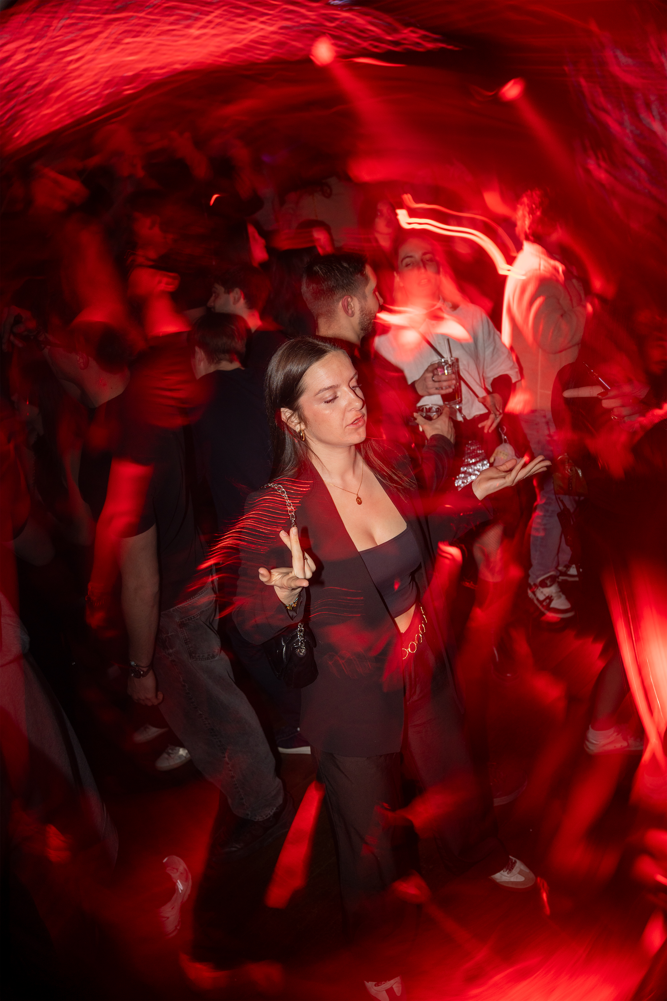 Voyage en Utopie — danseuse au fisheye dans la nuit